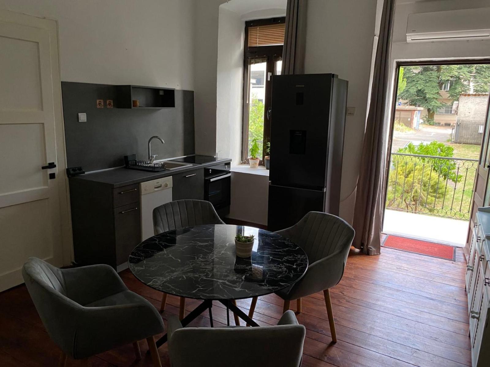 Apartment Ela *