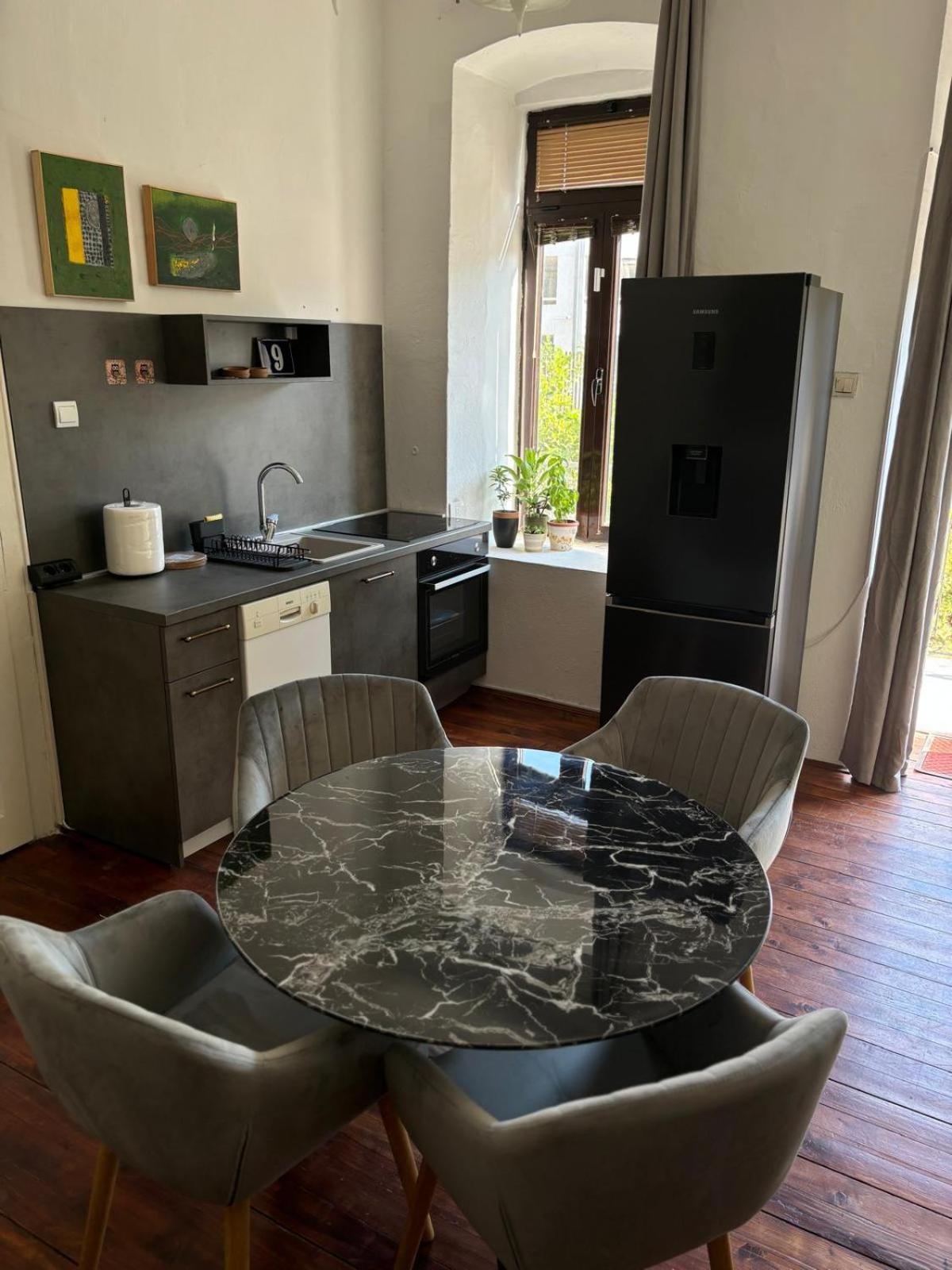 Apartment Ela *